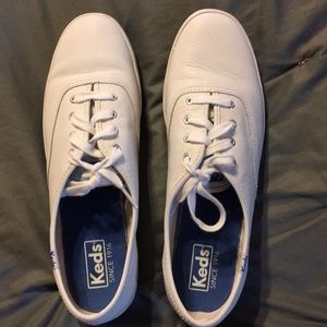Women’s Keds Leather Shoes size 9